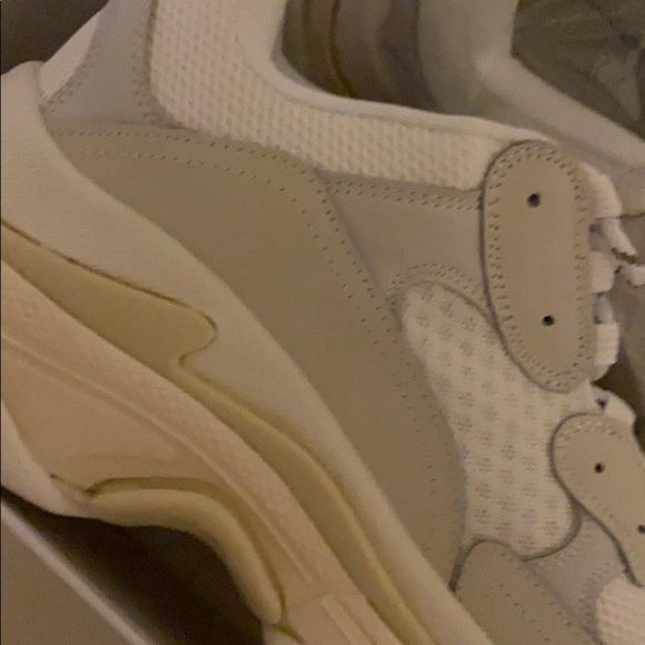 Shoes - Picture 3 of 4